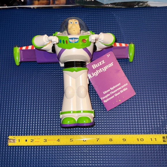DISNEY PARKS EXCLUSIVE BUZZ LIGHTYEAR SPACE RANGER TALKING LIGHT UP SPINNER - Picture 5 of 9